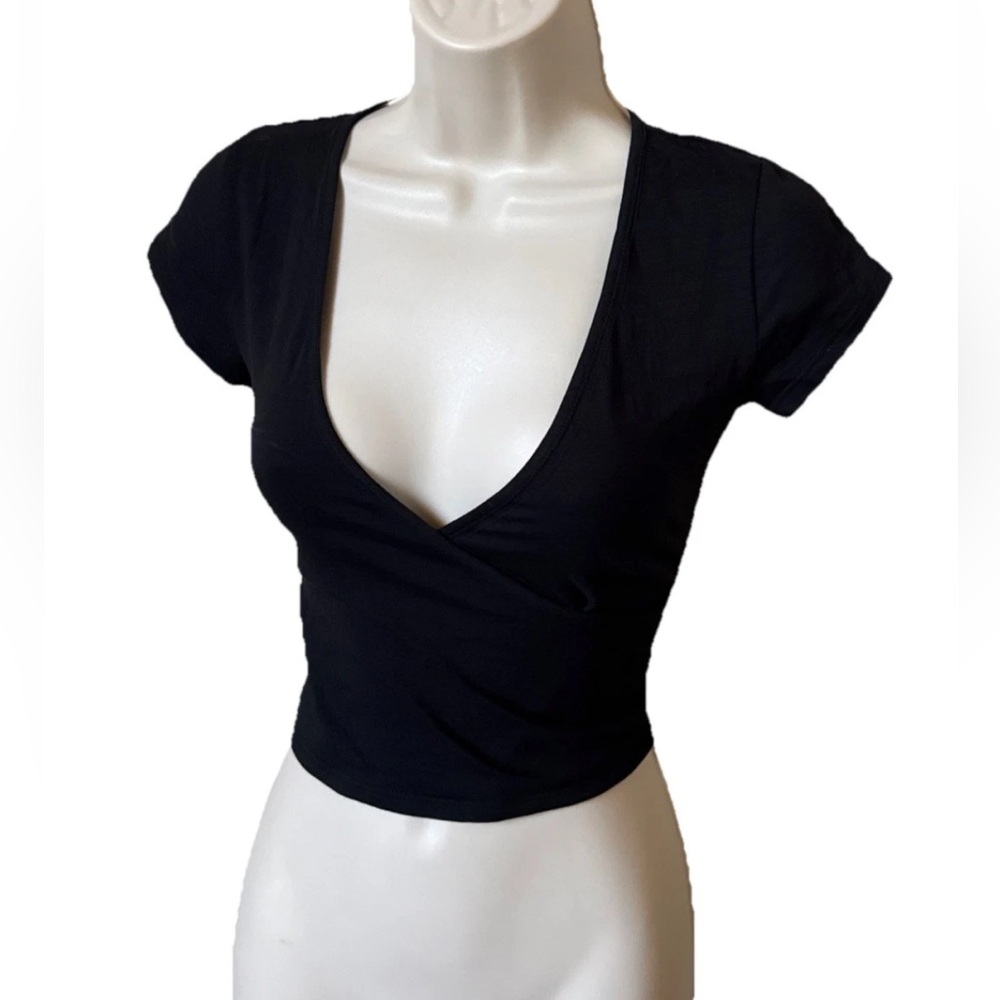 Windsor Black Deep V-Neck Crop Top Size Small
